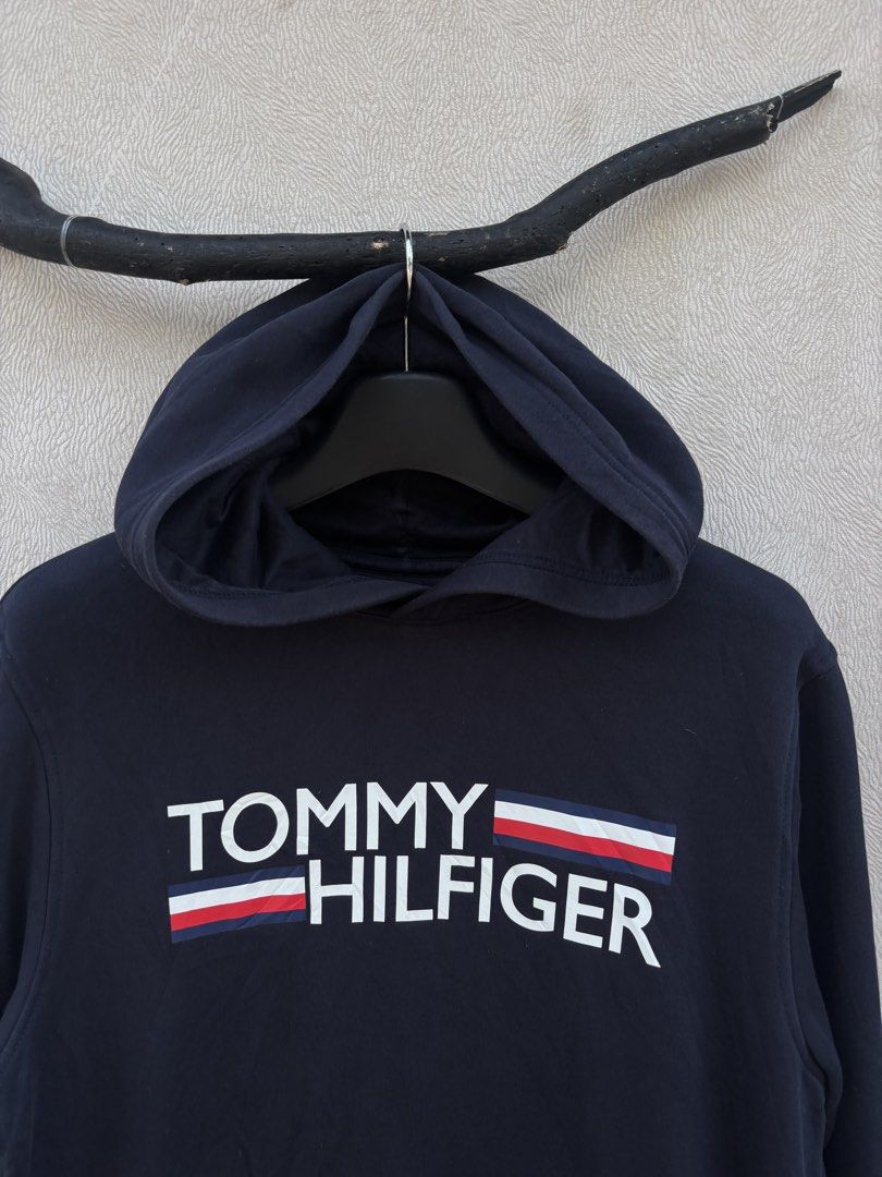 Tommy Hilfiger Hoodie (Category: Coats, Jackets and Outerwear) located in Baybay. Submitted by thrift.ed2023 (Listing ID 1467649199, Image 2). Description: Tommy Hilfiger Hoodie Large 22x28 No Issue Need Wash Good as New .