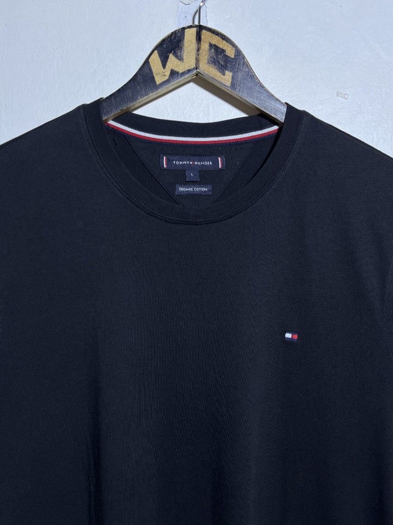 TOMMY HILFIGER SHIRT (Category: Tshirts & Polo Shirts ) located in Dumaguete. Submitted by kingepoy (Listing ID 1467651940, Image 3). Description: Large Width 21.5 / Length 27.5 Excellent Condition 9.8/10 Color Rate No issues.