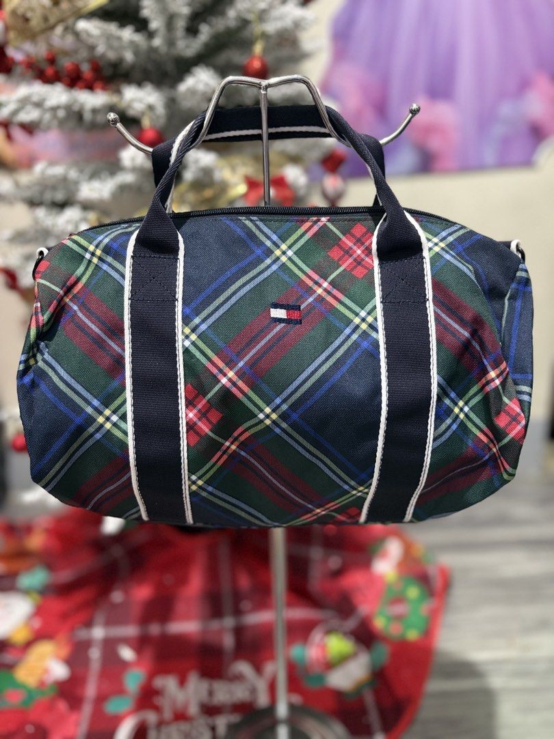 Tommy Hilfiger Small Duffle Bag w/ Sling (Category: Cross-body Bags) located in Valenzuela. Submitted by hjuaneza22 (Listing ID 1467818242, Image 1). Description: .