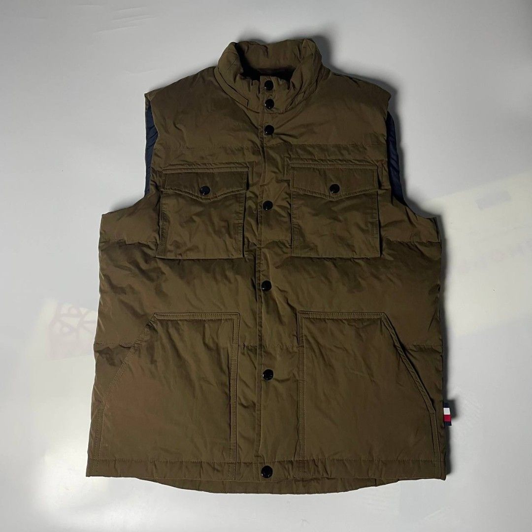 Tommy Hilfiger Utility Vest (Category: Vests) located in Davao. Submitted by knthrftfnds_3704 (Listing ID 1467792604, Image 1). Description: Excellent condition No issue.
