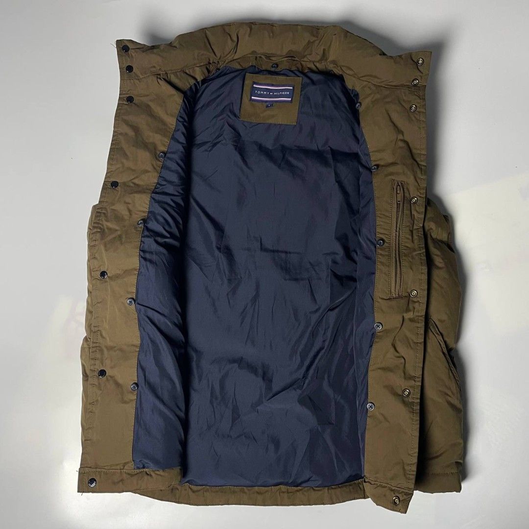 Tommy Hilfiger Utility Vest (Category: Vests) located in Davao. Submitted by knthrftfnds_3704 (Listing ID 1467792604, Image 2). Description: Excellent condition No issue.