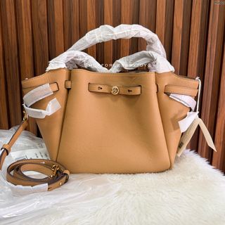 (Category: ) located in . Submitted by shopforlessbyjoyg (Listing ID 1467638511, Image 1). Description: .