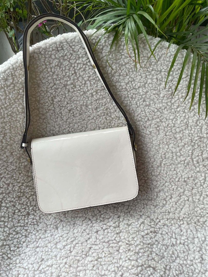 Tory Burch (Category: Shoulder Bags) located in Bulacan. Submitted by bagzandboujee_ (Listing ID 1467791697, Image 2). Description: ♥︎ ᴀʟʟ ꜱᴀʟᴇꜱ ᴀʀᴇ ꜰɪɴᴀʟ ᴋɪɴᴅʟʏ ʀᴇᴠɪᴇᴡ ᴀʟʟ ᴘʜᴏᴛᴏꜱ & ᴅᴇꜱᴄʀɪᴘᴛɪᴏɴ ʙᴇꜰᴏʀᴇ ᴘᴜʀᴄʜᴀꜱɪɴɢ. ᴄʜᴀʀᴍꜱ | ᴀᴄᴄᴇꜱꜱᴏʀʏ | ᴇxᴛᴇɴᴅᴇʀ ɴᴏᴛ ɪɴᴄʟᴜᴅᴇᴅ ꜰᴏʀ ᴅɪꜱᴘʟᴀʏ ᴘʜᴏᴛᴏ ᴘᴜʀᴘᴏꜱᴇꜱ ᴏɴʟʏ.