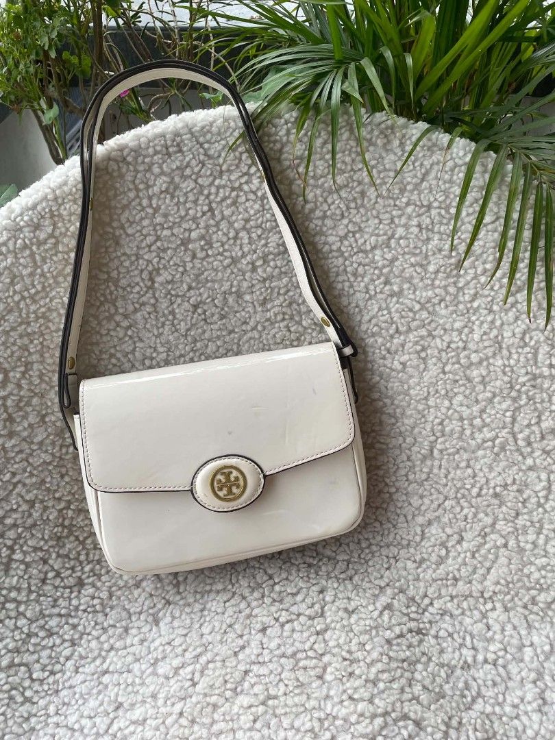 Tory Burch (Category: Shoulder Bags) located in Bulacan. Submitted by bagzandboujee_ (Listing ID 1467791697, Image 1). Description: ♥︎ ᴀʟʟ ꜱᴀʟᴇꜱ ᴀʀᴇ ꜰɪɴᴀʟ ᴋɪɴᴅʟʏ ʀᴇᴠɪᴇᴡ ᴀʟʟ ᴘʜᴏᴛᴏꜱ & ᴅᴇꜱᴄʀɪᴘᴛɪᴏɴ ʙᴇꜰᴏʀᴇ ᴘᴜʀᴄʜᴀꜱɪɴɢ. ᴄʜᴀʀᴍꜱ | ᴀᴄᴄᴇꜱꜱᴏʀʏ | ᴇxᴛᴇɴᴅᴇʀ ɴᴏᴛ ɪɴᴄʟᴜᴅᴇᴅ ꜰᴏʀ ᴅɪꜱᴘʟᴀʏ ᴘʜᴏᴛᴏ ᴘᴜʀᴘᴏꜱᴇꜱ ᴏɴʟʏ.