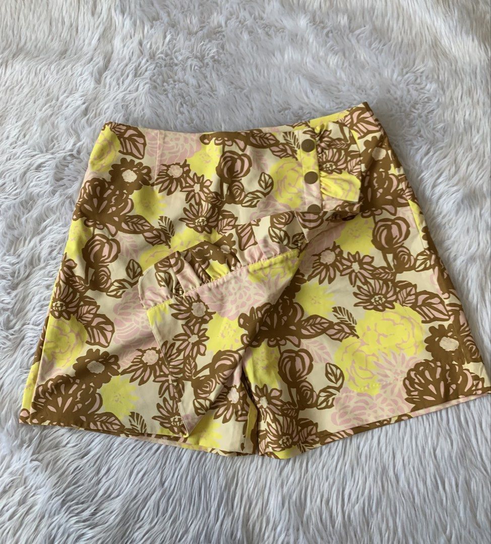 TORY BURCH Sport Skort (Category: Shorts) located in Cebu City. Submitted by _labelscebu (Listing ID 1467609845, Image 2). Description: #golf #pickle Fits 27-28.