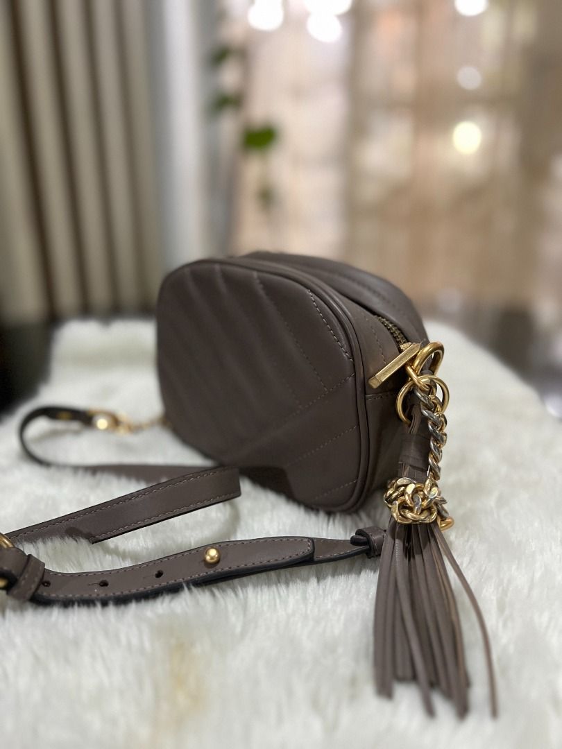 Tory Burch Women's Bag (Category: Luxury Bags & Wallets) located in General Trias. Submitted by dante.bautista (Listing ID 1467746773, Image 2). Description: Tory Burch Women's Bag Used, Like New Guaranteed Authentic Price: 5000.
