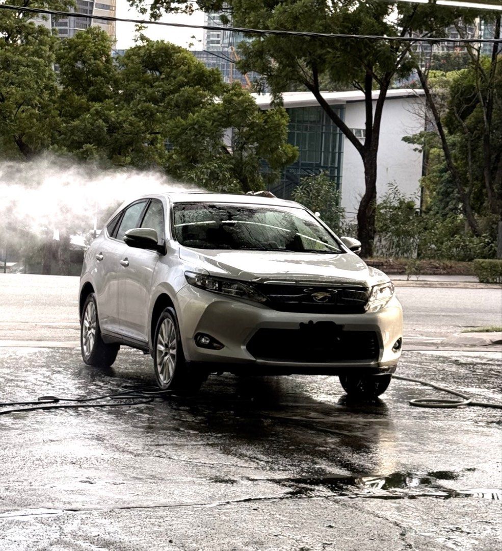 Toyota Harrier 2.0 Elegance Panoramic (A) (Category: Used Cars) located in Singapore. Submitted by lehlong (Listing ID 1467739343, Image 1). Description: Paranomic sun roof 2.0 Well maintained Runs like a horse Offer me . .