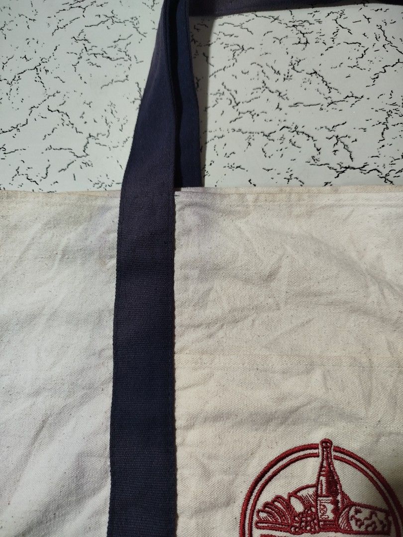 Traders joes (Category: Tote Bags) located in Mandaluyong City. Submitted by ren2o_cru2 (Listing ID 1467773221, Image 2). Description: traders joes tote bag.