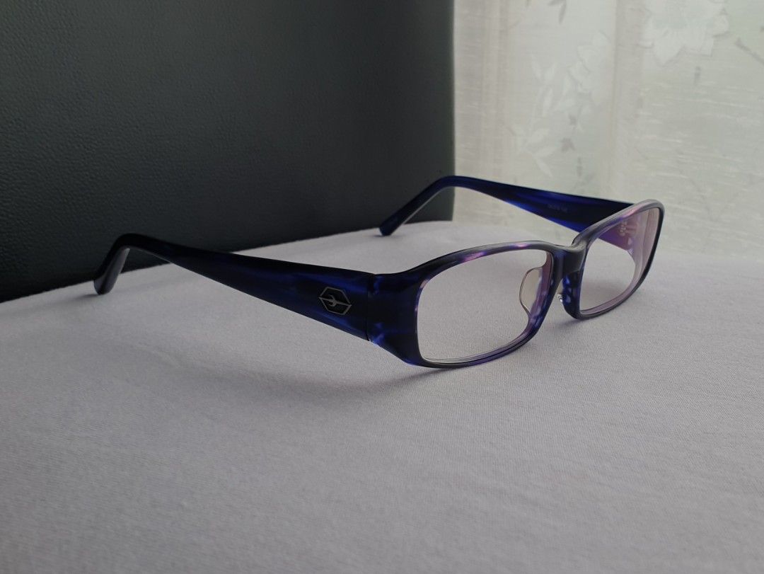 Transcontinents Eyeglass Frame (Category: Sunglasses & Eyewear) located in Quezon City. Submitted by WasalakTwo (Listing ID 1467754166, Image 3). Description: Bought in Japan Durable and high quality Goodcondition Still presentable Lens are graded, but replaceable Open for delivery nationwide Front Width 13.5cm Front Height 3.5cm.