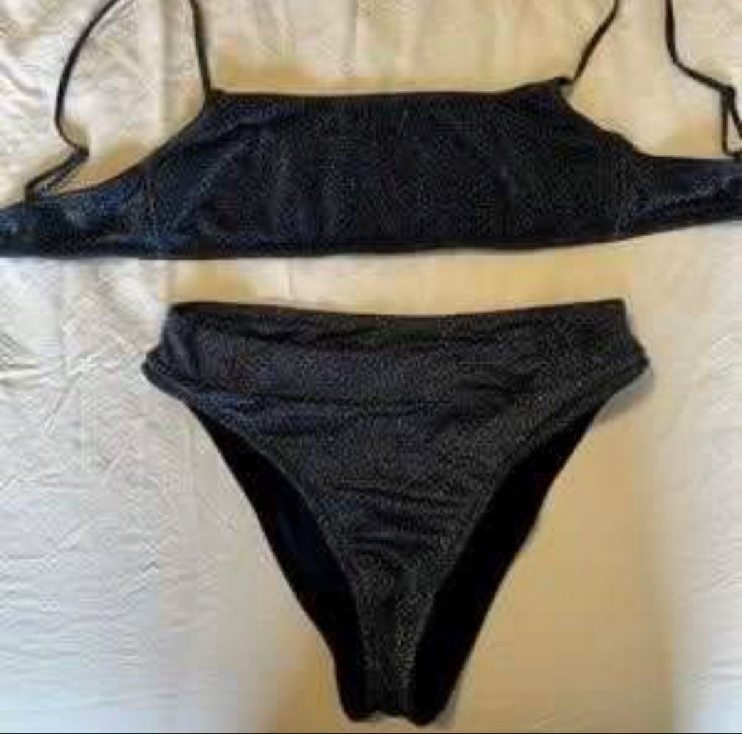 Triangl Mica Bikini Set Size XS (Category: Bikinis & Swimsuits) located in Muntinlupa City. Submitted by closetcleanup071 (Listing ID 1467651304, Image 2). Description: - Brand: Triangl - Style: Mica Riverside Spark - Size: XS (Top and cheeky bottom set).
