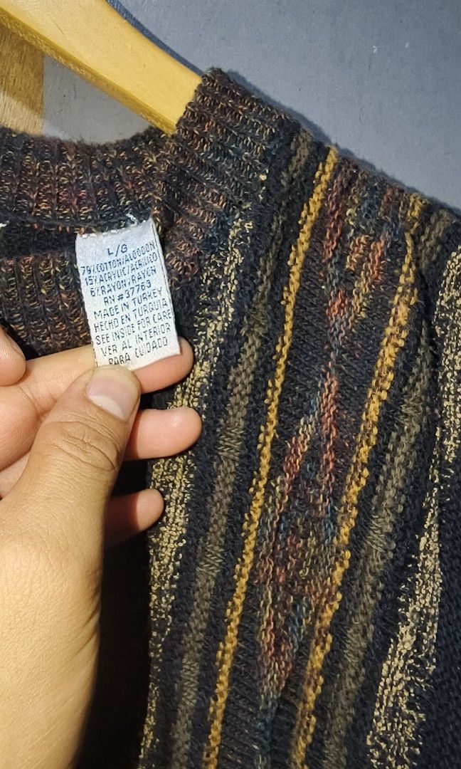 TRIBUTE KNITTED PULLOVER (Category: Coats, Jackets and Outerwear) located in Makati City. Submitted by updownthrift (Listing ID 1467623152, Image 3). Description: NO ISSUE NEED WASH.