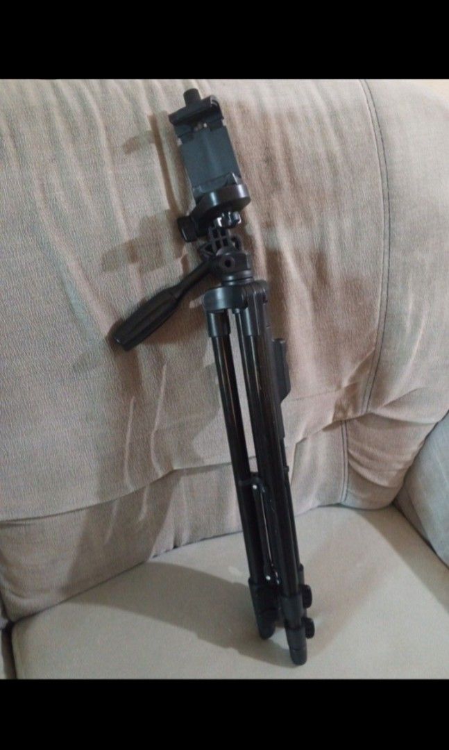 Tripod Stand - Yunteng VCT-5208RM (Category: Tripods & Monopods) located in Dasmarinas. Submitted by ellescorner_ (Listing ID 1467643723, Image 1). Description: - Brand/Model: Yunteng VCT-5208RM Tripod - Includes attached smartphone mount - Adjustable legs for versatile height settings Missing parts: - Bluetooth remote control shutter - One missing screw (but u can easily improvise) RFS: Planning to replace it with a portable one. Price is still 