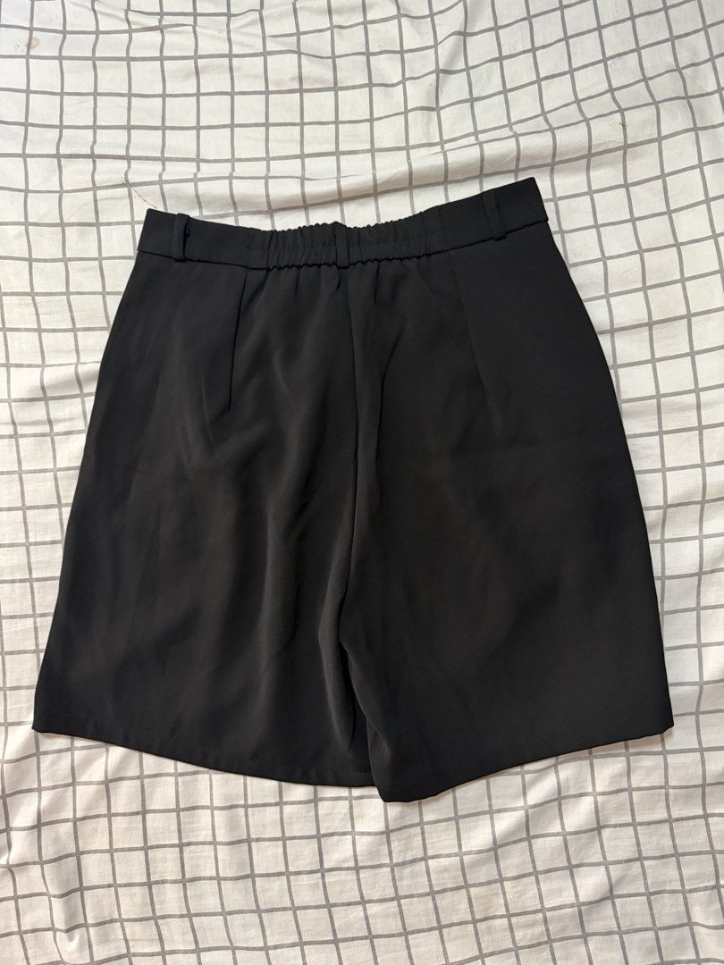 Trouser Short (Category: Shorts) located in Quezon City. Submitted by pinkyswearshop (Listing ID 1467686300, Image 2). Description: .