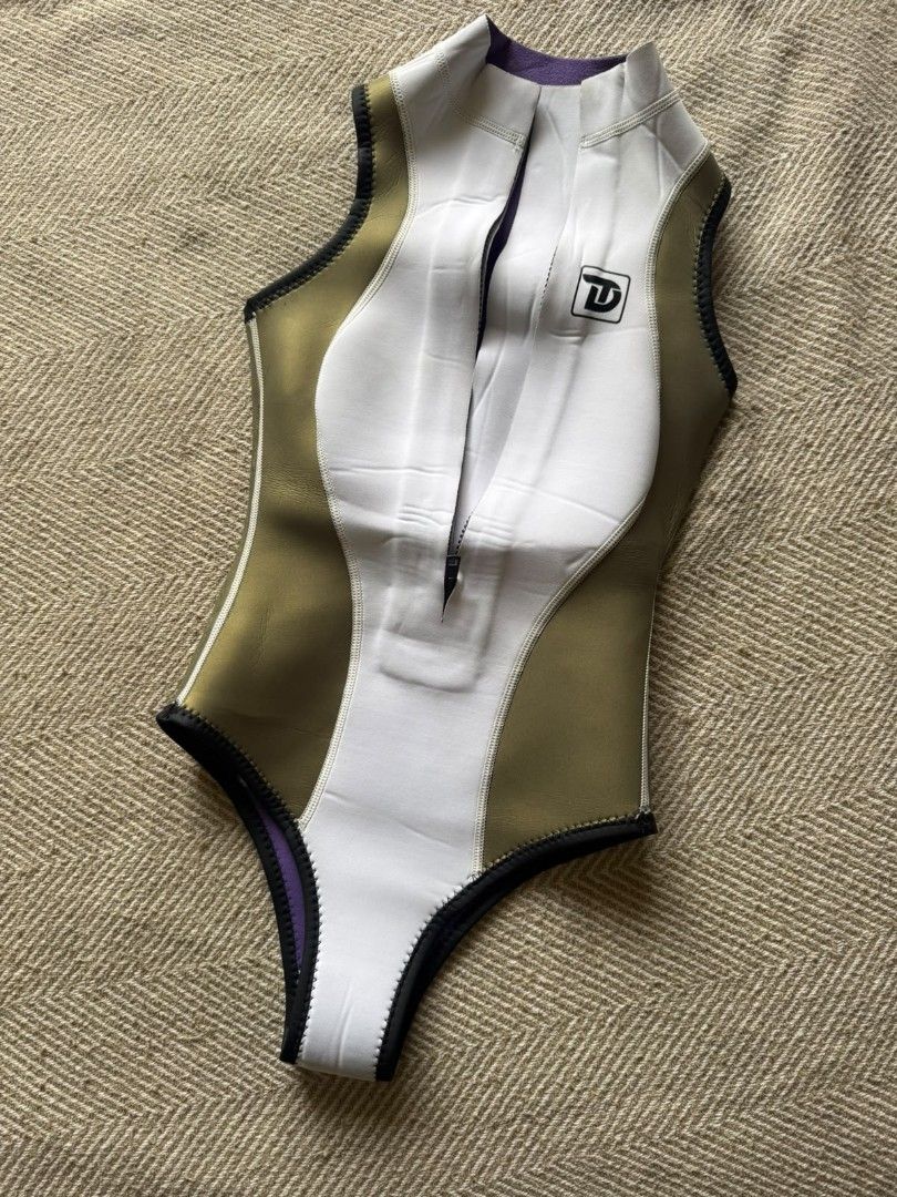 Trudive Bikini Style Wetsuit (Category: Activewear) located in Pasig City. Submitted by coolturtle.50f727 (Listing ID 1467647191, Image 1). Description: For sale Trudive bikini wetsuit Price: PHP 8,000 [FIRM] Bought from Trudive official website for $176.99+international shipping fee * Brand: Trudive wetsuit * Size: XS * Thickness: 2mm * BRAND NEW NEVER USED (Just kept in cabinet) 📌 Meet up in Santolan, Pasig or Lalamove pick up only 📌 Pay firs