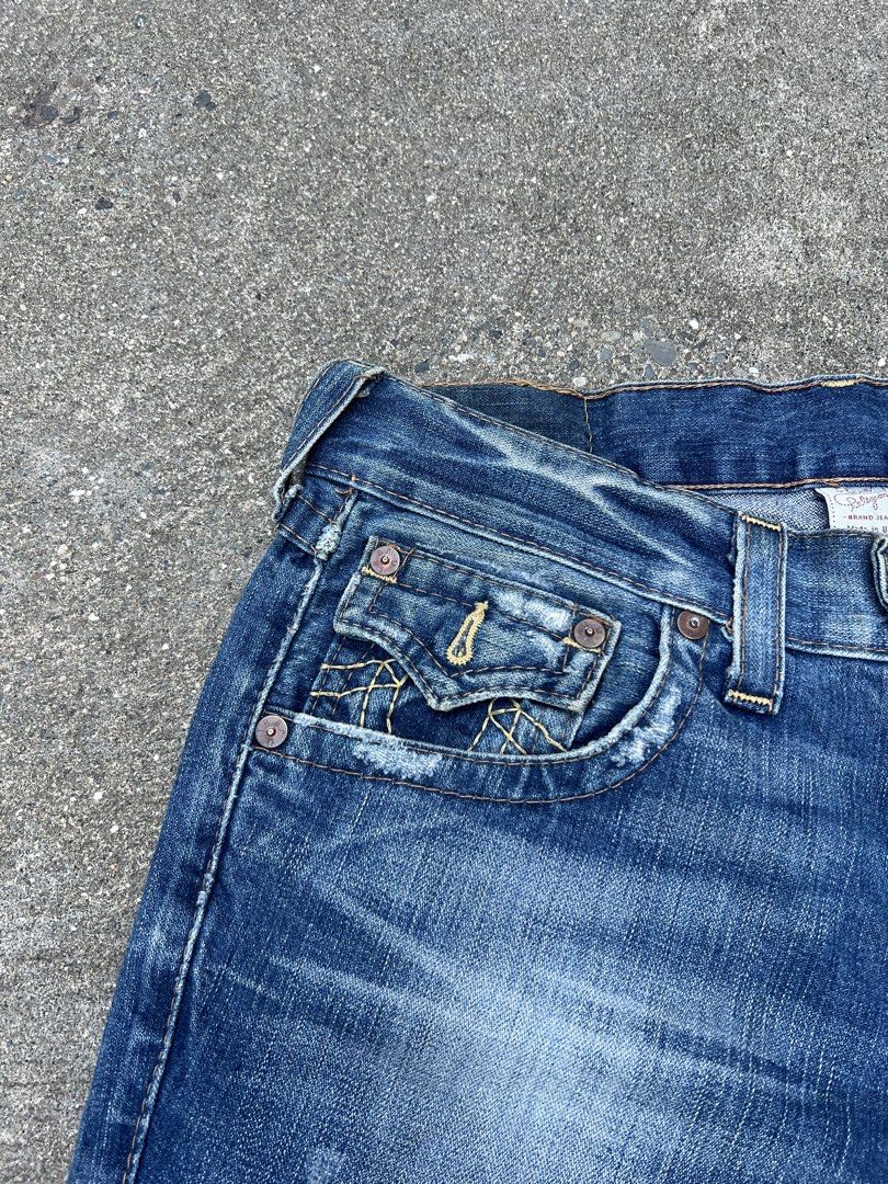 True religion altered shorts (Category: Shorts) located in Manticao. Submitted by flipwithdave (Listing ID 1467737177, Image 3). Description: TRUE RELIGION DENIM JORTS🔥 EXCELLENT CONDITION & VINTAGE VIBES ✅ COLOR 10/10✅ COMPLETE TAGS ✅ Dimes: L:22 W: 32 LEG OPENING:9 PRICE:📩 PM na mga bossing📍‼️ IG: flip_with_dave FB: Flip With Dave Carousell: Flip with dave LOCATION: MINDANAO MOP: GCASH 📲 COURIER: J&T🚚 Pay first before delivery 📱 Strictly 