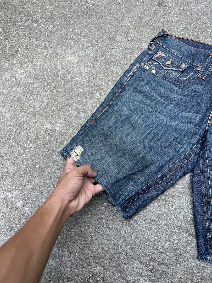 True religion altered shorts (Category: Shorts) located in Manticao. Submitted by flipwithdave (Listing ID 1467737437, Image 3). Description: True Religion Short 🔥 GOOD CONDITIO, Vintage vibe ✅ COLOR 8.8/10✅ WITH TAGS ✅ Dimes: L:20 W: 34 Leg opening: 9 PRICE:📩 PM na mga bossing📍‼️ IG: flip_with_dave FB: Flip With Dave Carousell: Flip with dave LOCATION: MINDANAO MOP: GCASH 📲 COURIER: J&T🚚 Pay first before delivery 📱 Strictly no cancelation 