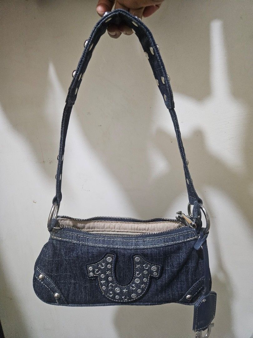 True Religion Denim Shoulder Bag (Category: Shoulder Bags) located in General Trias. Submitted by averageukayenjoyer (Listing ID 1467713148, Image 1). Description: – Bought from US – RFS: Decluttering.