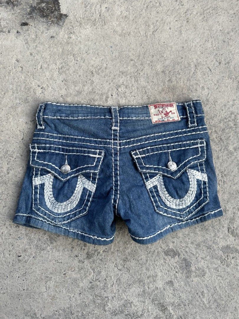 True religion sexy short (Category: Shorts) located in Davao. Submitted by boss_kel (Listing ID 1467609685, Image 1). Description: Waist: 28-29 Lenght: 9.5 Thigh: 10 LO: 9.5.