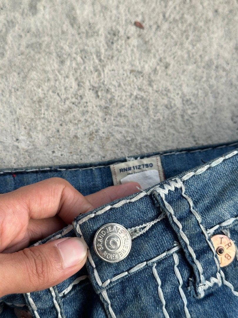 True religion sexy short (Category: Shorts) located in Davao. Submitted by boss_kel (Listing ID 1467609685, Image 3). Description: Waist: 28-29 Lenght: 9.5 Thigh: 10 LO: 9.5.