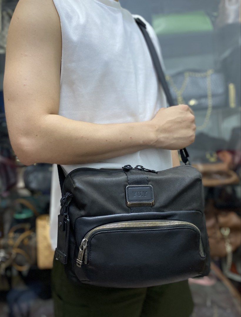 TUMI men bag (Category: Luxury Bags & Wallets) located in San Mateo. Submitted by kluxuryy (Listing ID 1467662141, Image 1). Description: OFFER YOUR PRICE NEGOTIABLE.