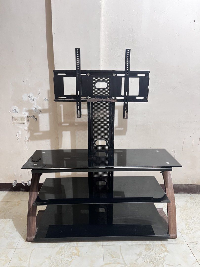 tv stand table with built in mounting bracket (Category: Tables & Sets) located in Manila. Submitted by wildturtle.5e96db (Listing ID 1467753449, Image 1). Description: taguig location As you can see sa pictures meron siyang kalawang and yun lang flaws niya. Overall maganda pa yung pinakang table niya.