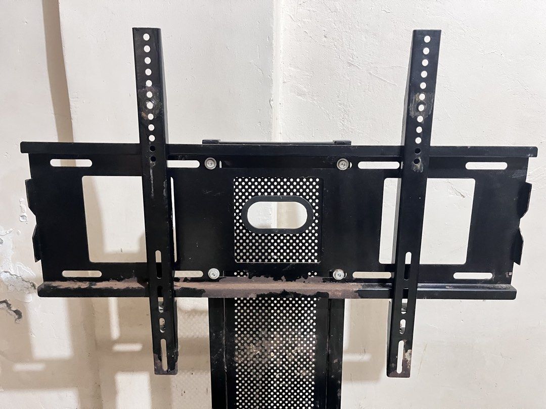 tv stand table with built in mounting bracket (Category: Tables & Sets) located in Manila. Submitted by wildturtle.5e96db (Listing ID 1467753449, Image 3). Description: taguig location As you can see sa pictures meron siyang kalawang and yun lang flaws niya. Overall maganda pa yung pinakang table niya.