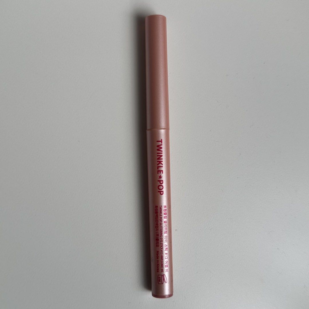 twinkle pop glitter shadow (Category: Makeup) located in Mandaluyong City. Submitted by annyeong07_ (Listing ID 1467620462, Image 1). Description: .