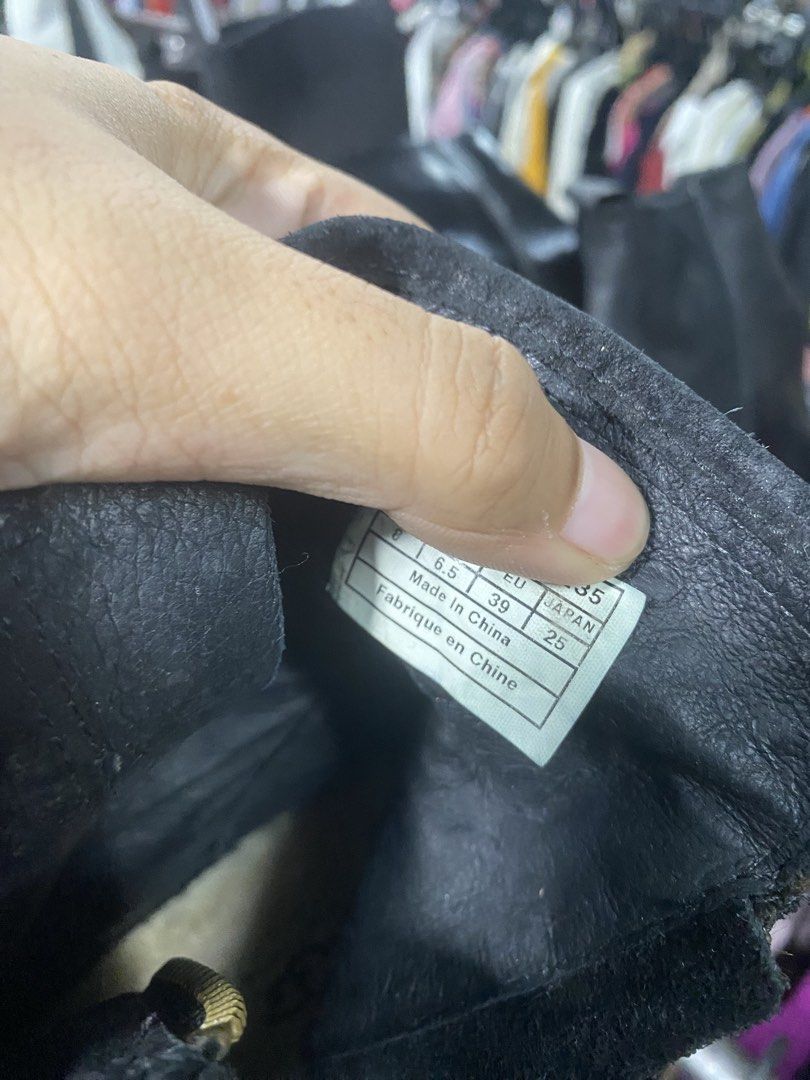 Ugg (Category: Boots) located in Manila. Submitted by hell_market (Listing ID 1467657730, Image 3). Description: .