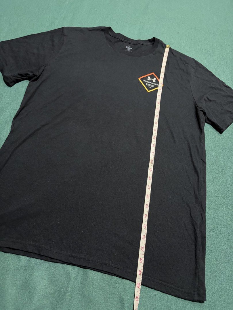 Under Armour Black Graphic Tee XL (Category: Tshirts & Polo Shirts ) located in Guihulngan. Submitted by fbthriftgoodsniace (Listing ID 1467680951, Image 3). Description: - Brand: Under Armour - Style: Crewneck t-shirt (Loose Fit) - Color: Black with orange/yellow diamond chest graphic - Size: XL / TG / EG - Measurements: ~30" length, ~22" pit to pit - Origin: Made in El Salvador - Condition: Excellent pre-owned condition.