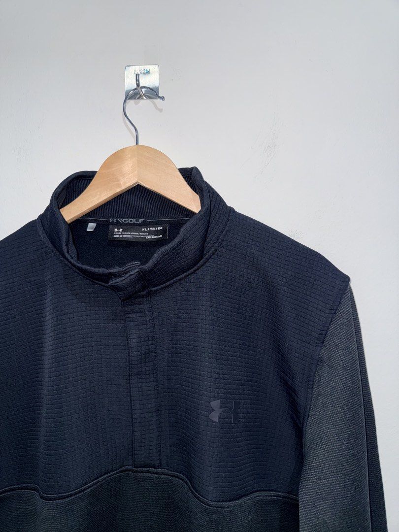 Under Armour Golf Fleece (Category: Coats, Jackets and Outerwear) located in Los Banos. Submitted by davidabeg15504 (Listing ID 1467725583, Image 2). Description: Size XL on tag Width 25 Length 29 Excellent Condition Price: 1380 + sf 📥.