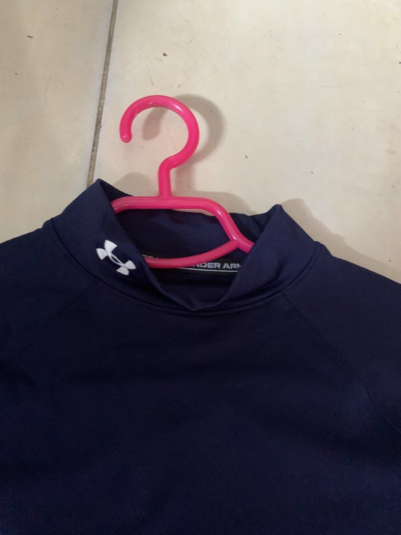 Under Armour Navy Mockneck Long Sleeve Top (Category: Longsleeves) located in Manila. Submitted by spaceshop12345 (Listing ID 1467680039, Image 3). Description: - Brand: Under Armour - Color: Navy blue - Size: XL - Style: Long sleeve top with mock neckline - Details: White printed brand logo on the collar, ribbed texture - Tag/Label: Size XL tag, material label sewn near the hem.