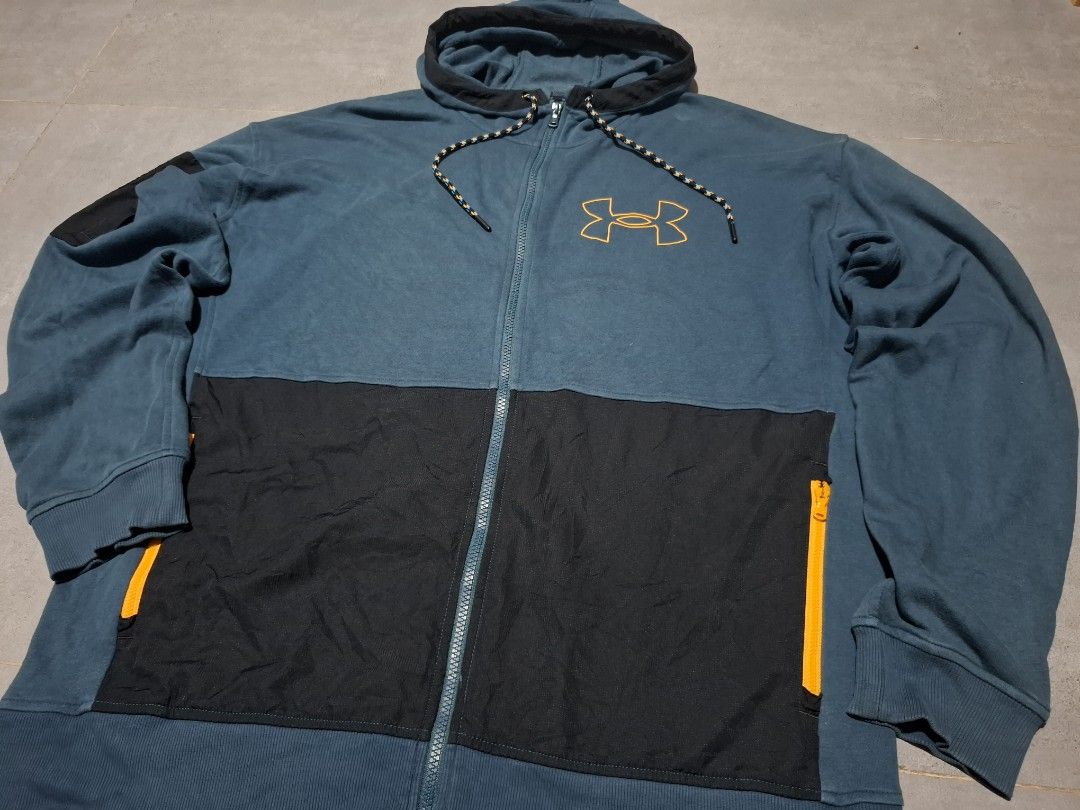 Under Armour Rival Terry Scribble Fullzip hoodie (Category: Activewear) located in Rizal. Submitted by marcothrifts (Listing ID 1467712550, Image 3). Description: Under Armour Rival Terry Scribble Fullzip hoodie Width: 23 Length: 27.5 Color rate: 9.9/10 Excellent Condition No issue • Material: French terry fabric with a smooth outer layer and a soft, warm interior. • Design Details: Contrasting black woven front panels, zippered hand pockets with