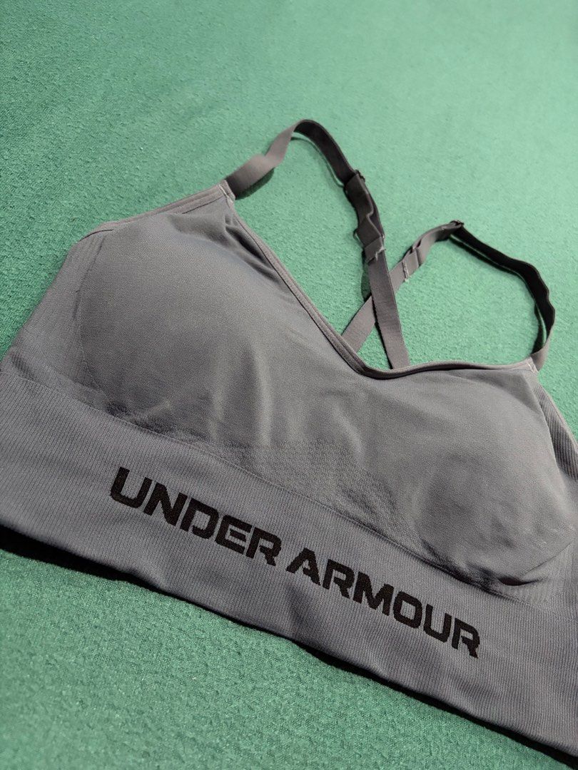 Under Armour Vanish Seamless Low Bra Grey Size L (Category: Activewear) located in Guihulngan. Submitted by fbthriftgoodsniace (Listing ID 1467682002, Image 2). Description: - Brand: Under Armour - Item: Vanish Seamless Low Bra - Color: Dark Grey - Size: Large (L) - Condition: Brand new with original store tags attached - MSRP: $35 - Support: Light support style - Features: Adjustable crossover straps and ribbed elastic underband with Under Armou