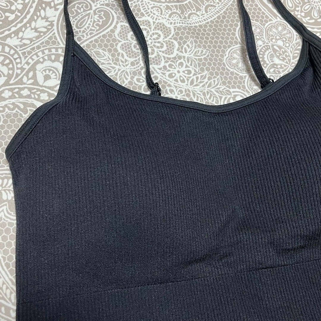 Uniqclo (Category: Activewear) located in San Pablo. Submitted by reyfox (Listing ID 1467659703, Image 3). Description: shipping via jnt gcash payment.