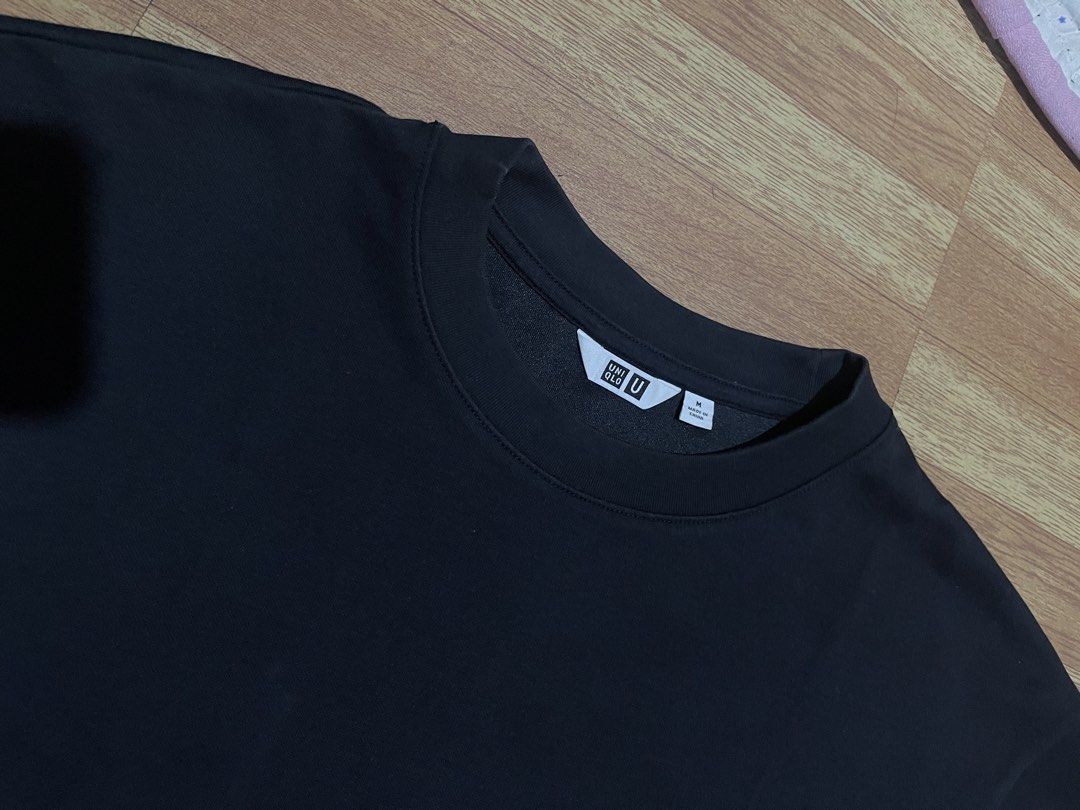 Uniqlo Airism Black - Medium (Category: Tshirts & Polo Shirts ) located in Imus. Submitted by wyg_2.0 (Listing ID 1467634175, Image 2). Description: Excellent Condition Size Medium Width - 21.5" Length - 26" no issue color rate 10/10.