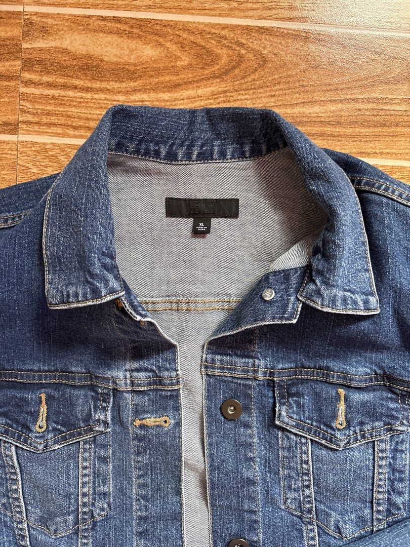 Uniqlo Blue Denim Jacket (Category: Coats, Jackets and Outerwear) located in Manila. Submitted by _foryou (Listing ID 1467666586, Image 3). Description: XL on tag but it fits me good (I’m a Small) used once only! .