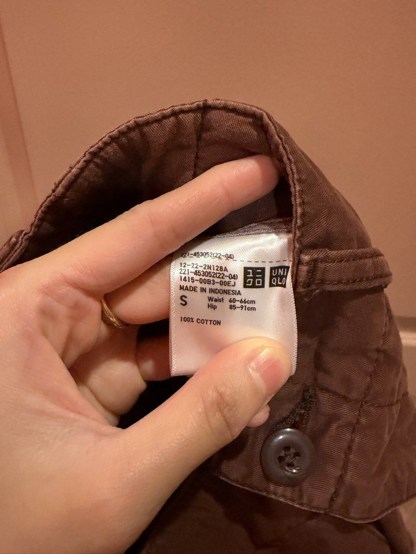 Uniqlo Brown linen Shorts (Category: Shorts) located in Makati City. Submitted by margaaa01 (Listing ID 1467729184, Image 2). Description: - Brand: Uniqlo - Color: Brown - Size: Small (Waist: 60-66 cm, Hips: 85-91 cm) - Material: 100% Cotton (Made in Indonesia) - Closure: Button and front zip - Condition: Comfort fit, ideal for casual daily wear.