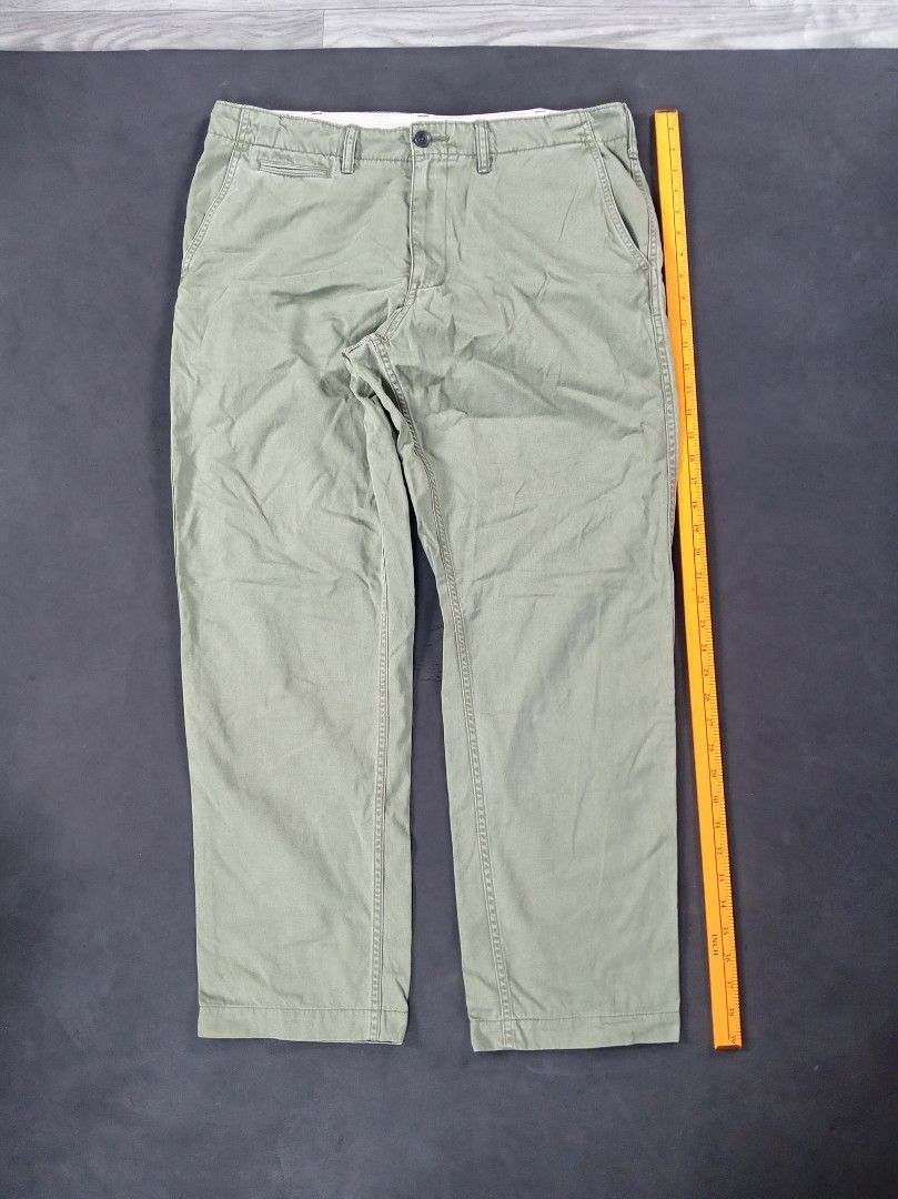 Uniqlo chinos sage (Category: Chinos) located in Legazpi City. Submitted by thrifttoflipp (Listing ID 1467685185, Image 1). Description: + sf MOP via gcash Payment first policy Jnt.