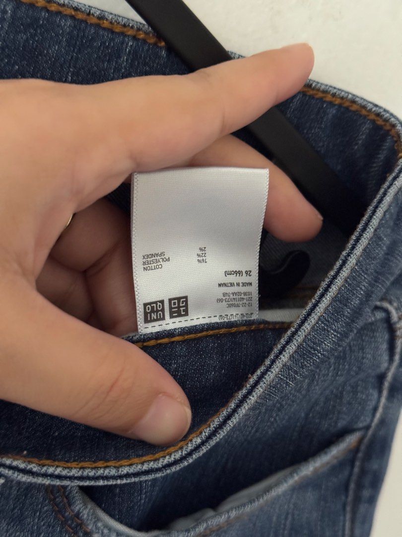 UNIQLO Denim Jeans Size 26 (Category: Jeans) located in Pasig City. Submitted by jazgarcia8 (Listing ID 1467692702, Image 2). Description: - Brand: UNIQLO - Color/Wash: Mid-blue wash - Size: Waist 26 inches - Details: Ripped knees and frayed hems - Condition: Great everyday staple.