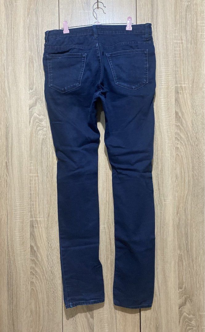 Uniqlo Denim Pants (Category: Jeans) located in Mandaluyong City. Submitted by aiztyle (Listing ID 1467697926, Image 3). Description: Uniqlo Soft denim pants Stretchable fabric material Size 31 on tag Measurement: Waist: 31”-32” Length 42” Super SALE Php500.00 only.
