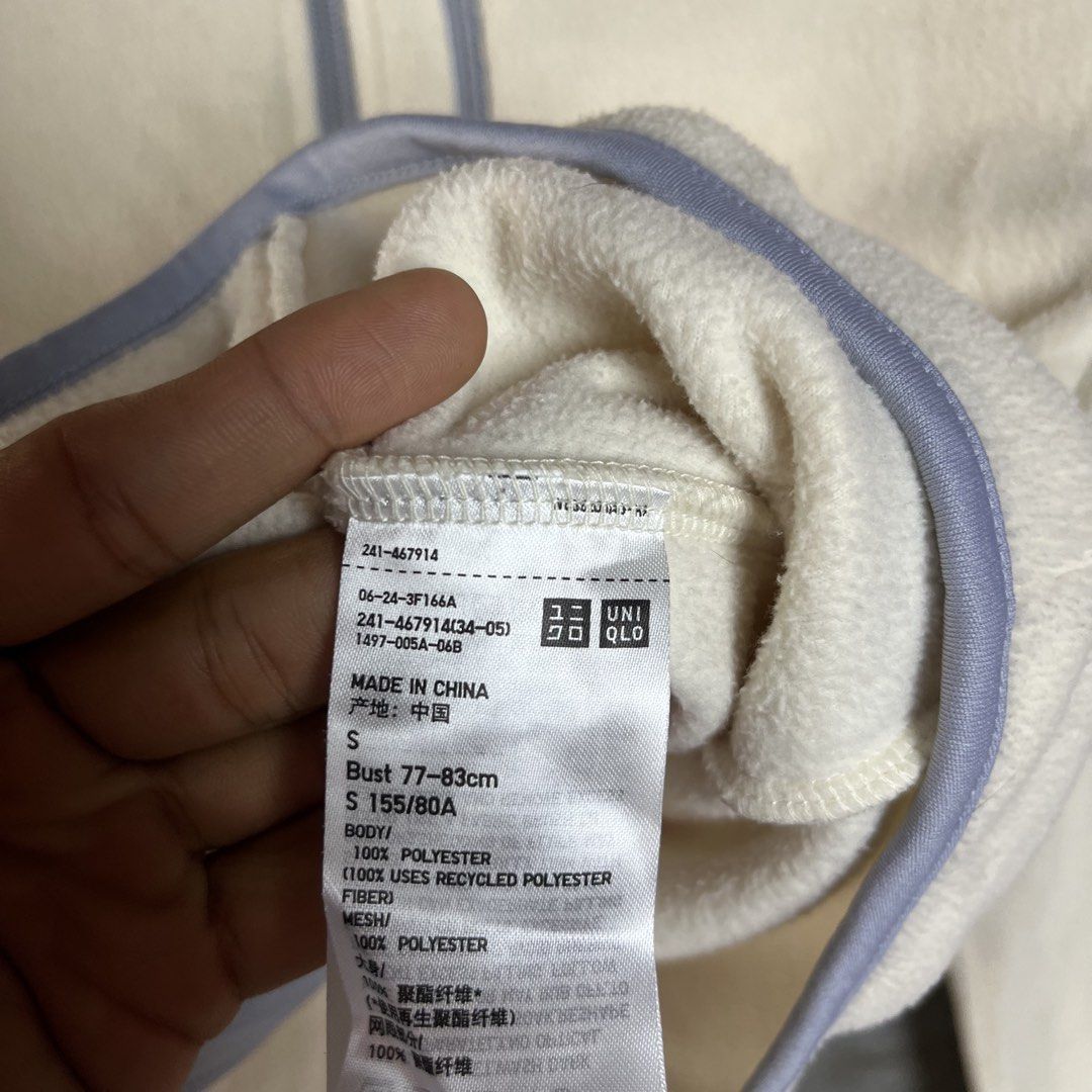 UNIQLO FLEEC HOODED JACKET LIGHTWEIGHT (Category: Coats, Jackets and Outerwear) located in Minalin. Submitted by winterjacket.ph (Listing ID 1467668217, Image 3). Description: UNIQLO FLEECE HOODED JACKET LIGHTWEIGHT Width 17.5 Length 21 Small on Tag Good as new 450 + SF .