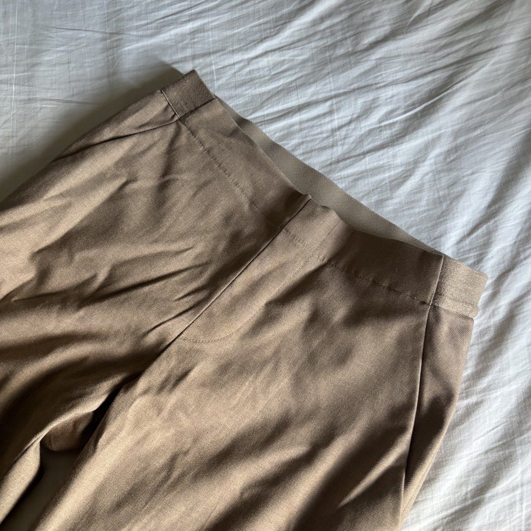 Uniqlo Formal Khaki Trouser (Category: Other Bottoms) located in Binan City. Submitted by myprelovedhaul (Listing ID 1467611964, Image 2). Description: - fits 25-26| length 37 - no when worn photos! - last price posted! - please message only if sure buyer! - limited replies only. - Available unless mark as sold. - Ship via j&t or lalamove for same day. -Mode of payment: Gcash 📍Biñan Laguna .