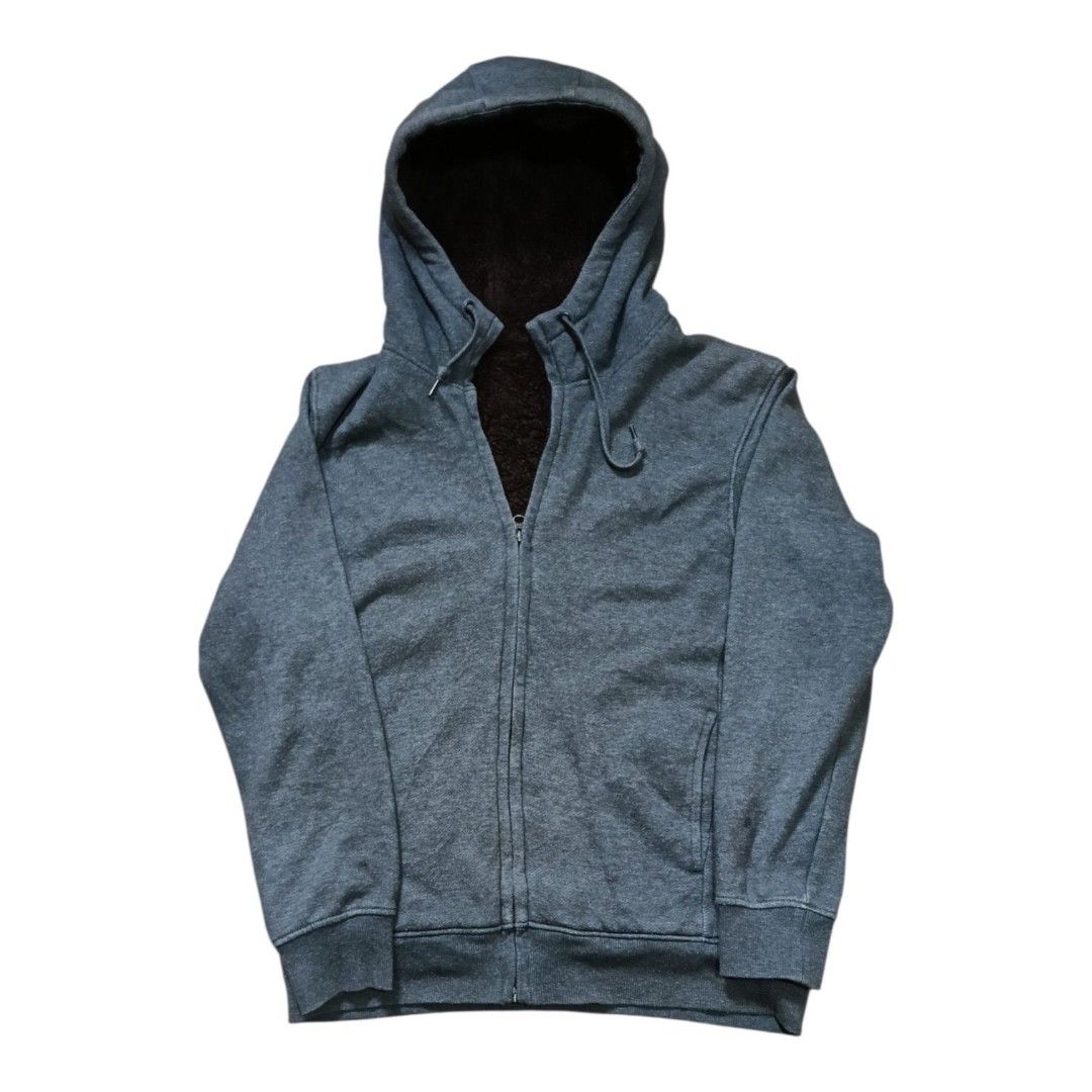 Uniqlo Fur Hoodie (Category: Coats, Jackets and Outerwear) located in Manila. Submitted by yvl.op (Listing ID 1467706176, Image 1). Description: W- 21“ L- 27“ BODY/HOOD LANG MAY FUR YUNG ARM PART WALA MOP: GCASH MOD: JNT/LALAMOVE DM FOR MORE INFO PRICE IS STILL NEGOTIABLE +SF.