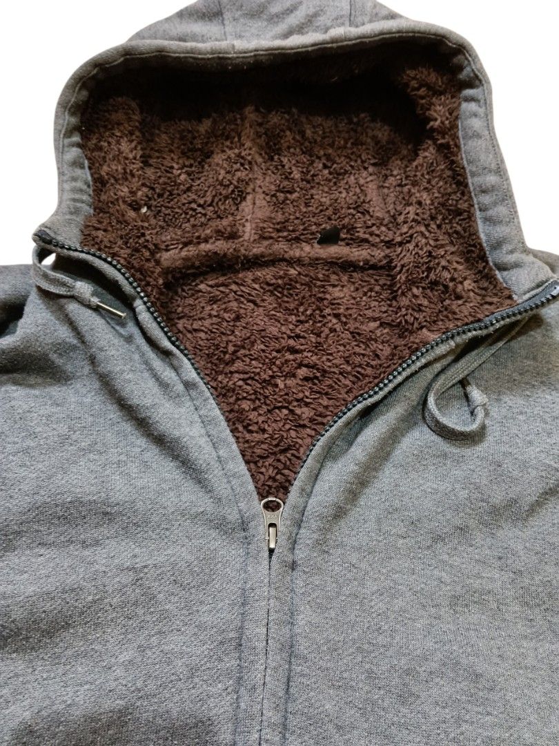 Uniqlo Fur Hoodie (Category: Coats, Jackets and Outerwear) located in Manila. Submitted by yvl.op (Listing ID 1467706176, Image 2). Description: W- 21“ L- 27“ BODY/HOOD LANG MAY FUR YUNG ARM PART WALA MOP: GCASH MOD: JNT/LALAMOVE DM FOR MORE INFO PRICE IS STILL NEGOTIABLE +SF.