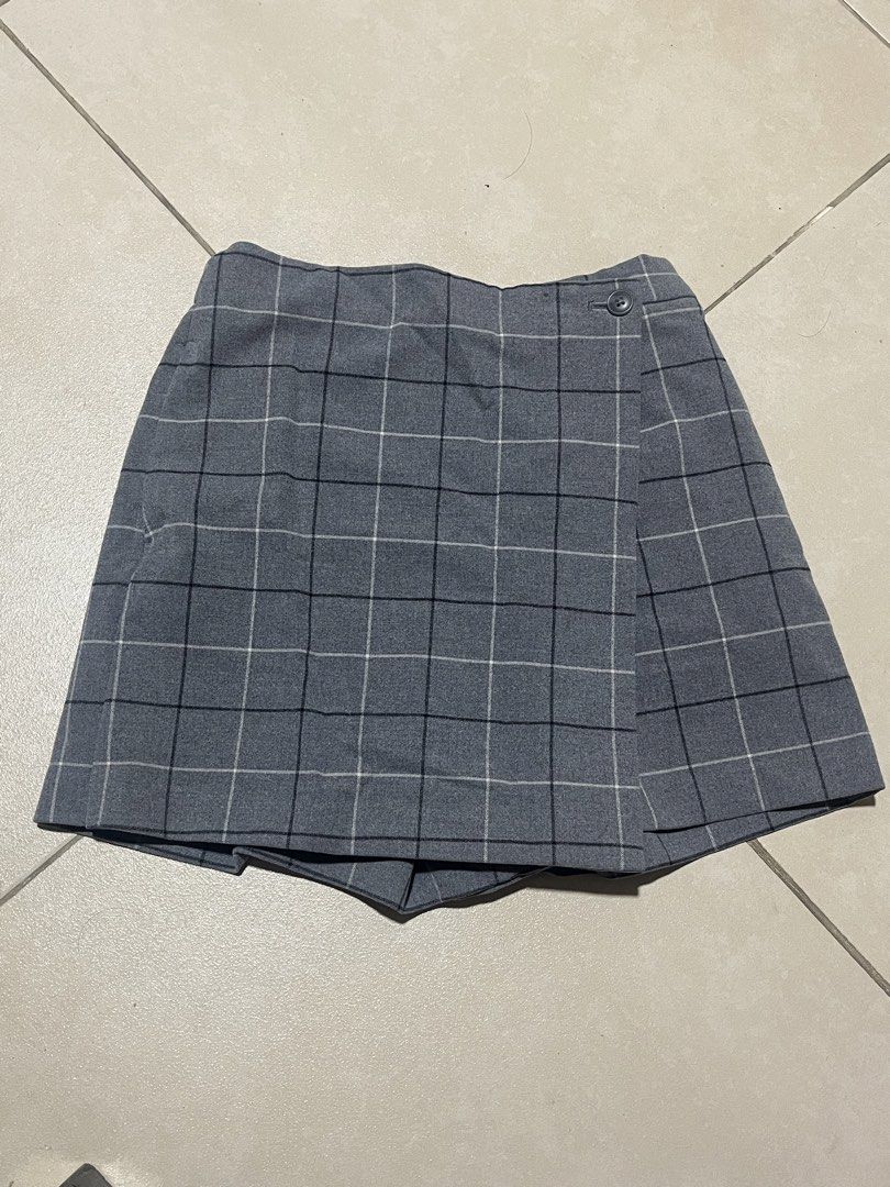 Uniqlo Grey Checked Windowpane Skorts Size M (Category: Skirts) located in Manila. Submitted by bleoniz (Listing ID 1467826808, Image 1). Description: - Brand: Uniqlo - Item: Windowpane check skorts (wrap skirt front with hidden shorts underneath) - Color: Grey with black and white check pattern - Size: M (fits waist 63-69cm, hips 88-94cm) - Material: Polyester, rayon, and spandex blend - Features: Elastic back waistband for comfort, side button 