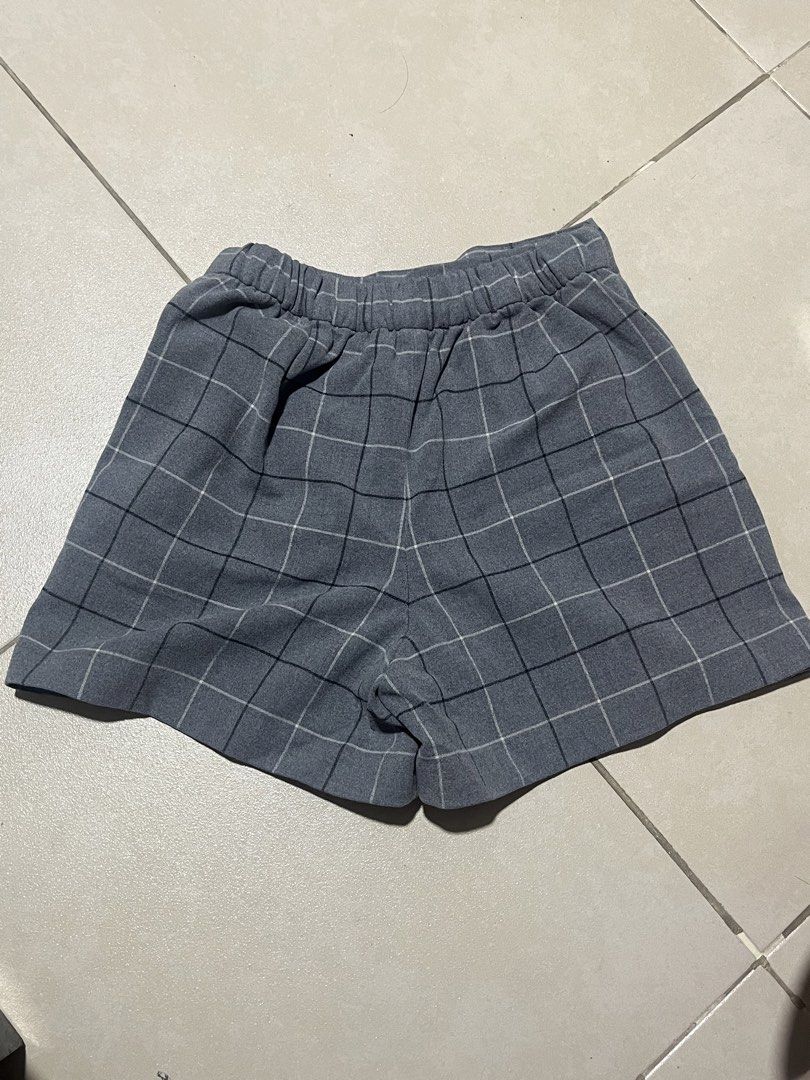 Uniqlo Grey Checked Windowpane Skorts Size M (Category: Skirts) located in Manila. Submitted by bleoniz (Listing ID 1467826808, Image 2). Description: - Brand: Uniqlo - Item: Windowpane check skorts (wrap skirt front with hidden shorts underneath) - Color: Grey with black and white check pattern - Size: M (fits waist 63-69cm, hips 88-94cm) - Material: Polyester, rayon, and spandex blend - Features: Elastic back waistband for comfort, side button 