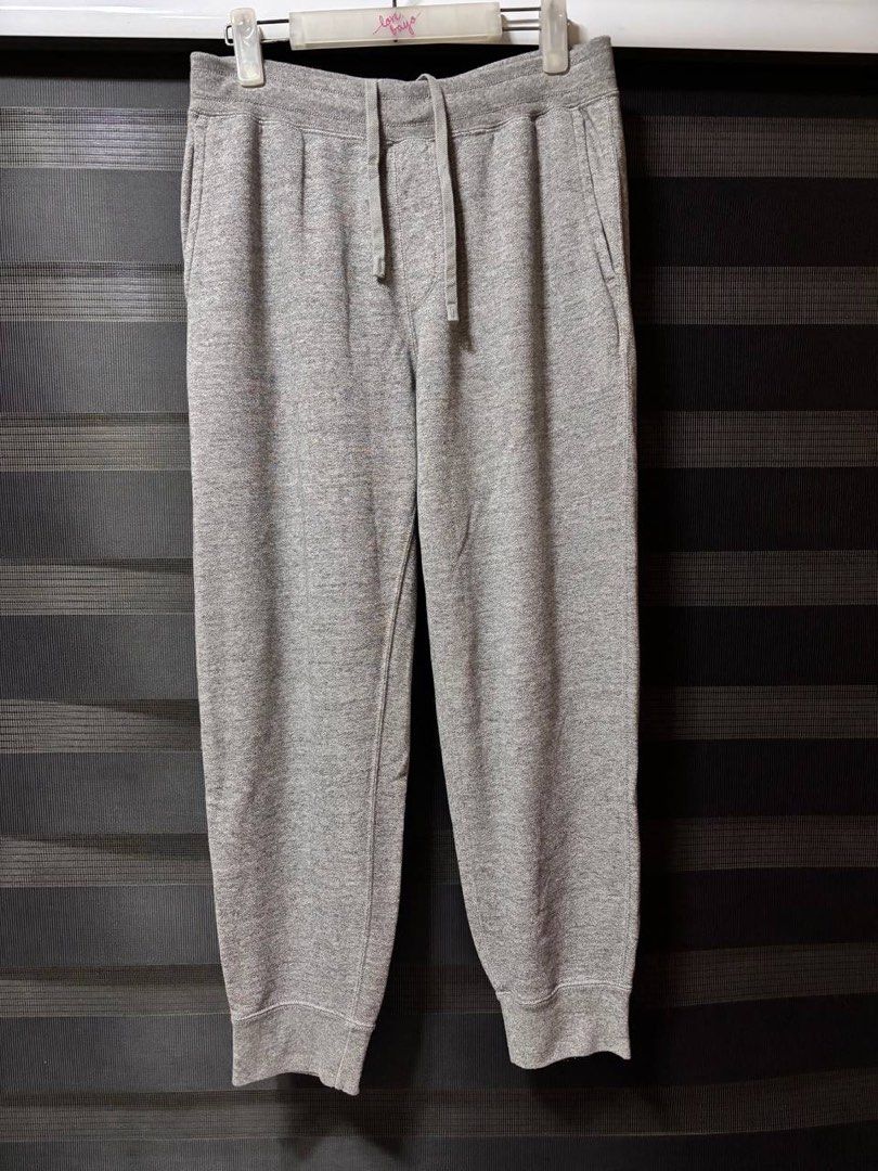 Uniqlo Grey Sweatpants (Category: Joggers) located in Pasig City. Submitted by abogadosupremo (Listing ID 1467611834, Image 1). Description: - Brand: Uniqlo - Color: Grey - Features: Adjustable drawstring waist, side pockets, ribbed cuffs - Material: Soft and comfortable cotton blend - Perfect for daily casual wear, lounging, or workouts - 100% Legit and Authentic - Very Good Condition - Color may vary due to lighting - No issue at all - Size : l