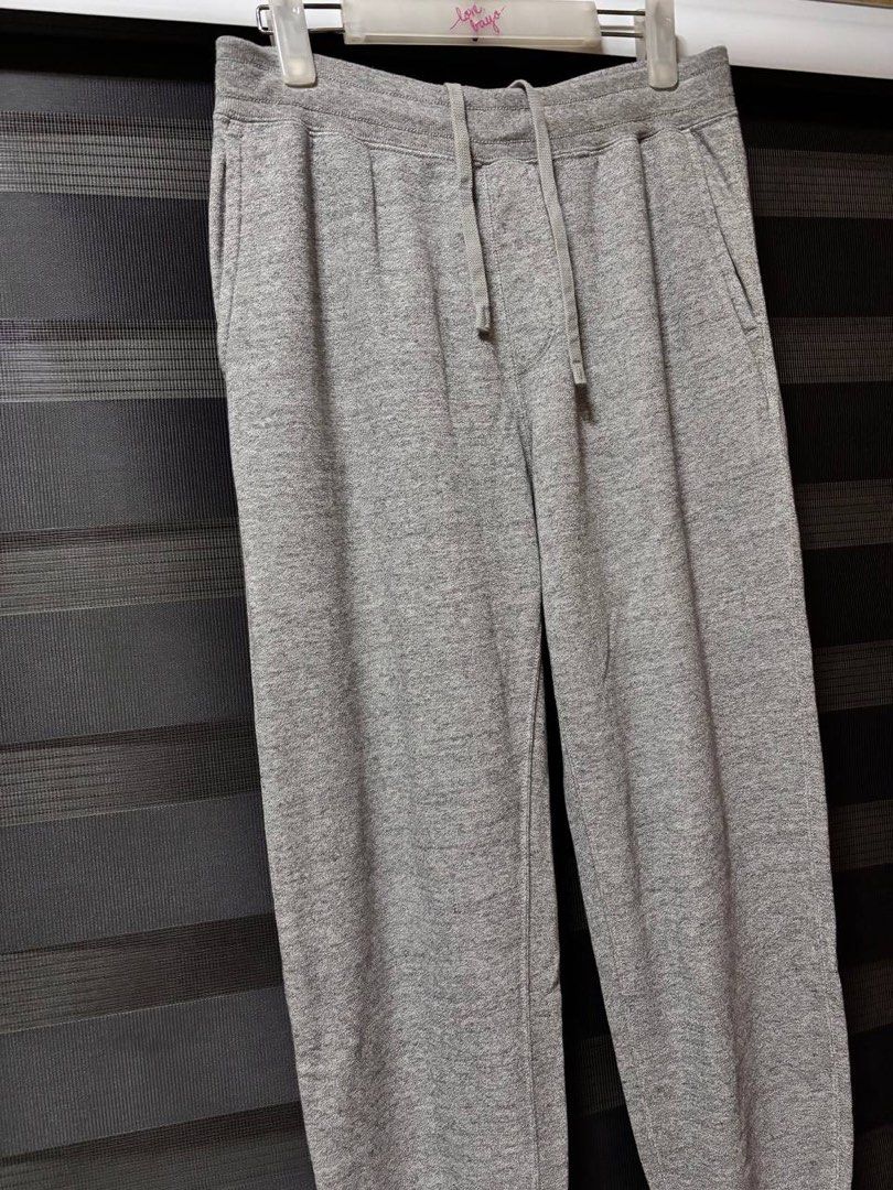 Uniqlo Grey Sweatpants (Category: Joggers) located in Pasig City. Submitted by abogadosupremo (Listing ID 1467611834, Image 3). Description: - Brand: Uniqlo - Color: Grey - Features: Adjustable drawstring waist, side pockets, ribbed cuffs - Material: Soft and comfortable cotton blend - Perfect for daily casual wear, lounging, or workouts - 100% Legit and Authentic - Very Good Condition - Color may vary due to lighting - No issue at all - Size : l