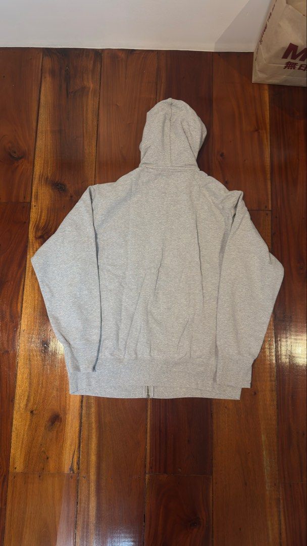 Uniqlo Grey Zip Up (Category: Hoodies) located in Manila. Submitted by royalgem-3655 (Listing ID 1467710043, Image 3). Description: - Brand: Uniqlo - Color: Light Grey - Size: XL (Relaxed fit) - Material: Soft cotton blend - Features: Full front zipper, adjustable drawstring hood, front kangaroo pockets - Condition: Clean and ready to wear.