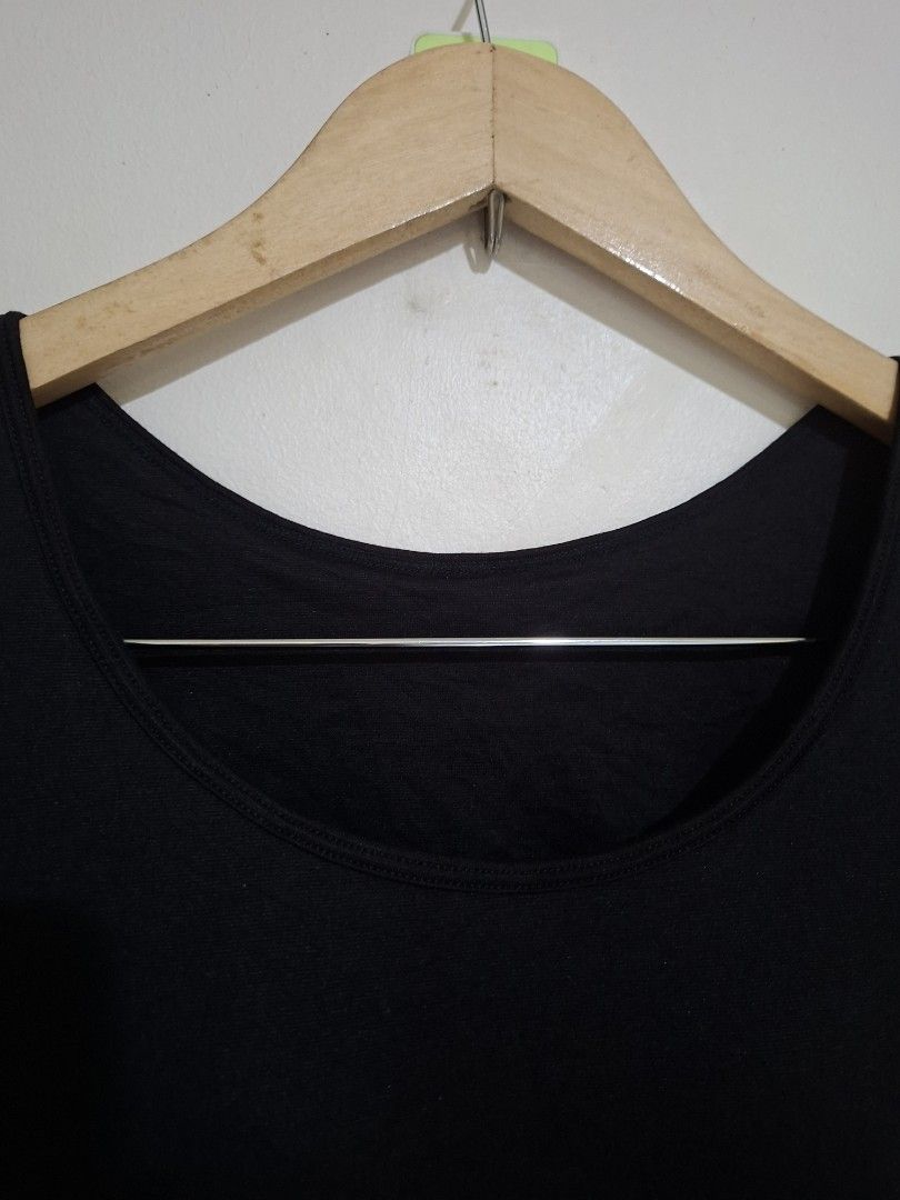 Uniqlo heattech padded M (Category: Longsleeves) located in Subic. Submitted by petitecorner22 (Listing ID 1467603412, Image 2). Description: .